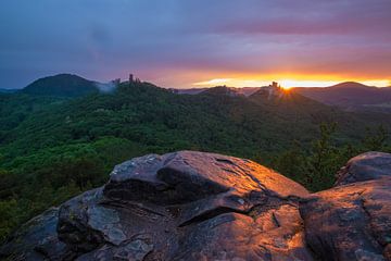 Burg Trifels im Sonnenuntergang von Peter Proksch