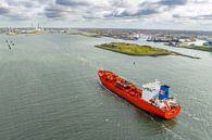 Schip NQ BELLIS dat chemische olieproducten vervoert loopt binnen van Sjoerd van der Wal Fotografie thumbnail