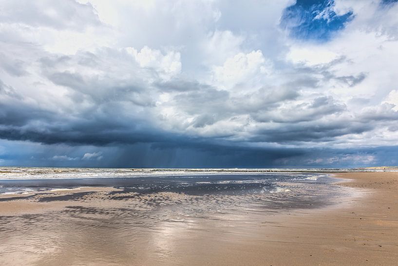 der niederländischen Küste mit ihren schönen Himmel von eric van der eijk