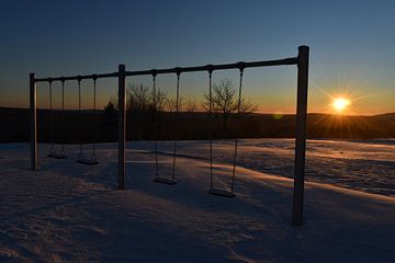Ein Sonnenaufgang an einem kalten Morgen im Februar von Claude Laprise