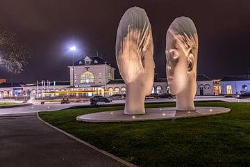 Station Leeuwarden with "Love" by Jaap Ladenius