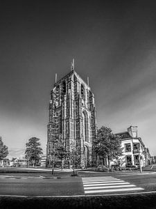 De Oldehove in Leeuwarden in het avondlicht in zwart/wit