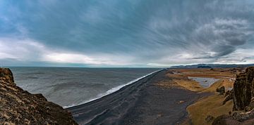 Plage de sable noir Reynisfjara, Islande sur Patrick Groß