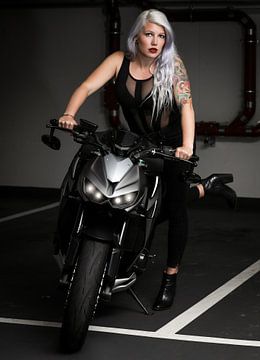 La dame à moto