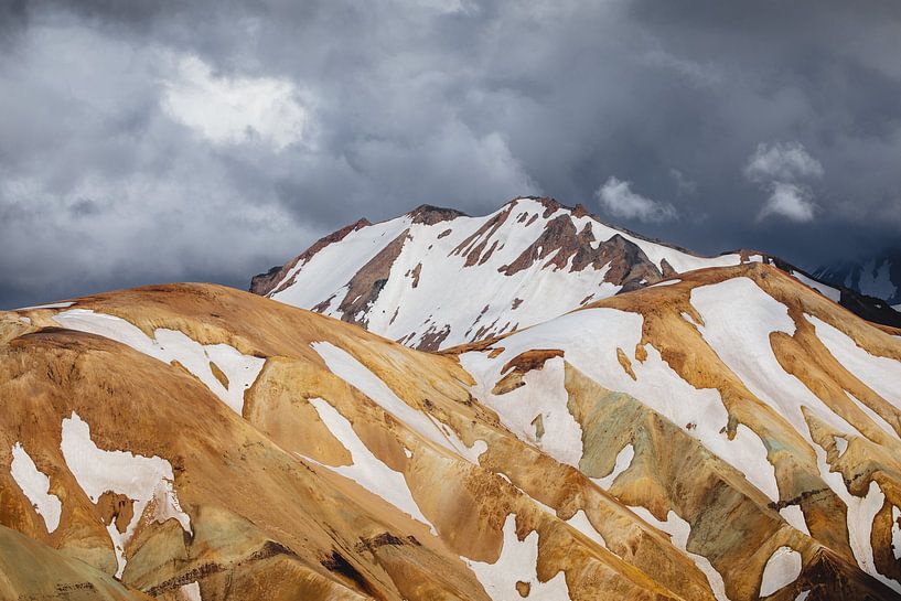 Besneeuwde toppen van Landmannalaugar van Martijn Smeets