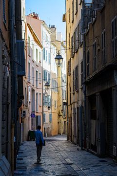 Straat in de oude stad Toulon (foto 2 van 2) van Everhard van Eimeren Fotografie