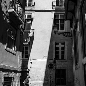 Lisbon narrow streets van Goitzen van der Veen
