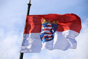 Drapeau de la Hesse dans la capitale du Land, Wiesbaden. sur Udo Herrmann