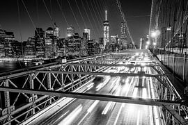 Brooklyn Bridge at night (black and white) by Sascha Kilmer