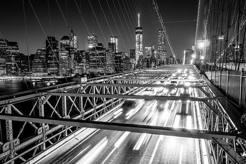 Brooklyn Bridge at night (black and white) by Sascha Kilmer