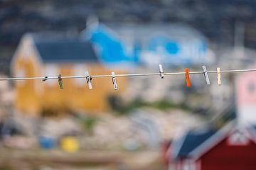 Waslijn met wasknijpers in Saqqaq, Groenland