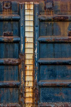 The ship's hull dented and traces rust like art by scheepskijkerhavenfotografie
