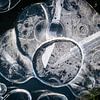 Abstract druppeltjes ijs van Betty van Engelen