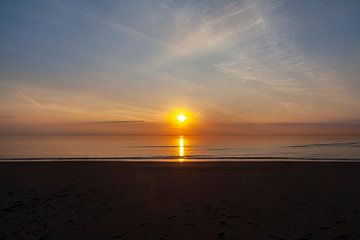 Coucher de soleil sur la plage en Hollande