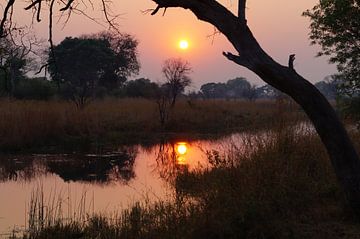 Zonsondergang in niemandsland van Erna Haarsma-Hoogterp