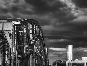 Bahnhof von Köln mit Wolken