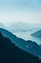 Blauer See in der Schweiz von Patrycja Polechonska Miniaturansicht