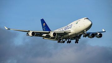 Landung der Saudi Arabian Cargo Boeing 747-400. von Jaap van den Berg