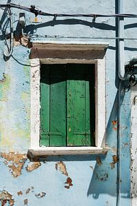 das verwitterte Fenster
