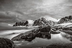 Sonnenuntergang am Tungeneset auf der Insel Senja in Norwegen im Winter