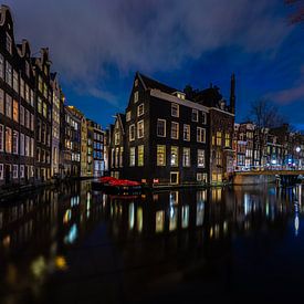 Amsterdam corner house @ night van Bas Banga