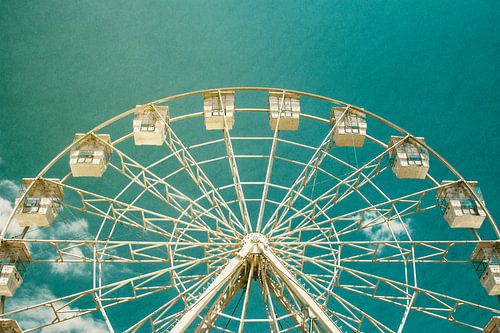 Giant Ferris Wheel in Retro Turqoise
