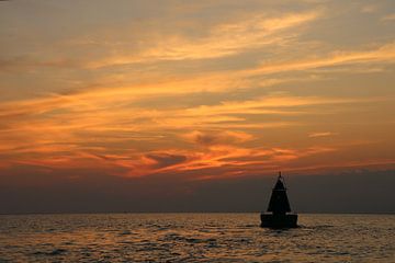 Sunset sailing van Alice de Boom