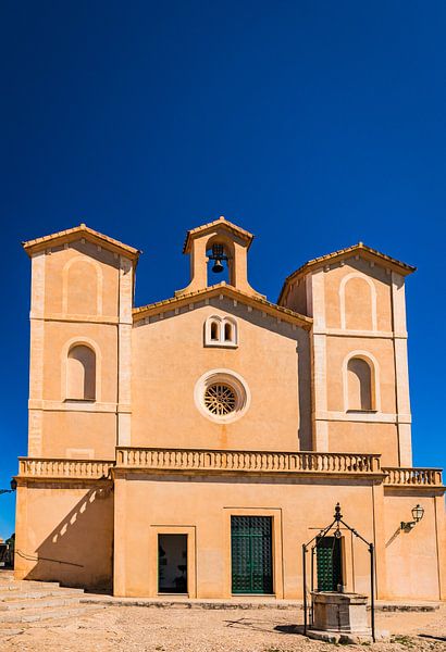 Historical old town of Arta with view of pilgrimage church by Alex Winter