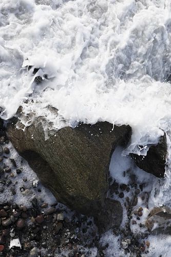 Felsen in der Brandung, fotografiert von oben