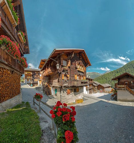 Holzhäuser in einem Bergdorf, Grimentz, Wallis, Schweiz