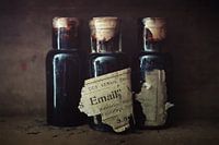Enamel vial