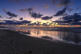 Bewölkter Himmel nach Sonnenuntergang von FotoBob