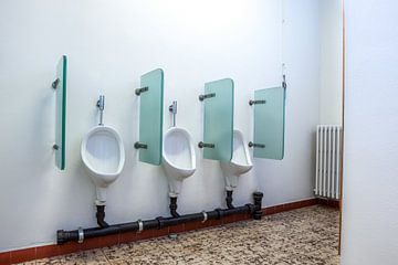 Urinoirs bij de mannen toilet