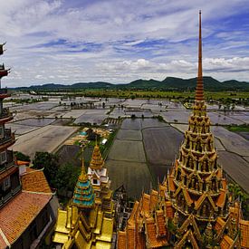 Tempels en rijstvelden van Kanchanaburi, Thailand van Joran Quinten