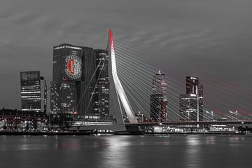 Feyenoord projectie op 'De Rotterdam' Black and white van Midi010 Fotografie
