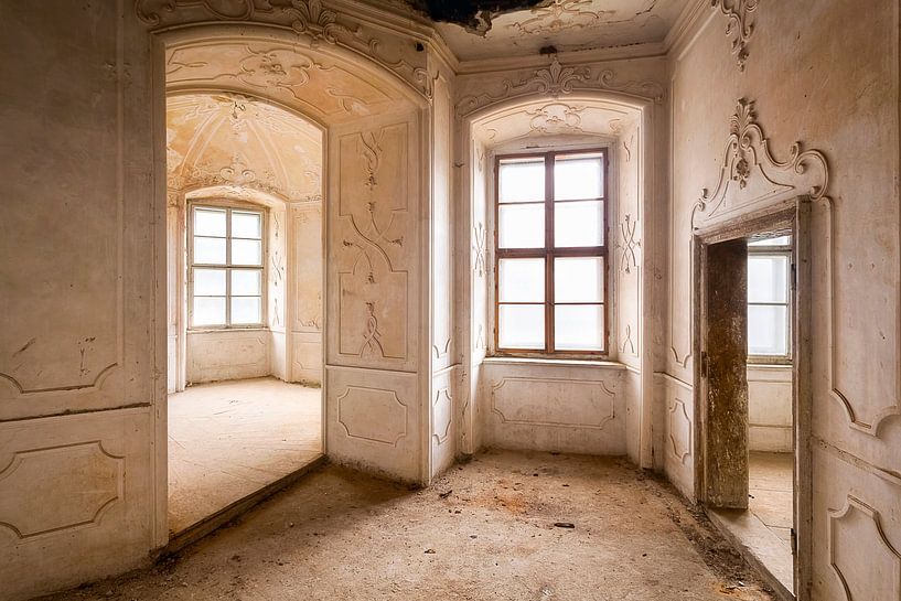 Kamer in Verlaten Paleis. van Roman Robroek - Foto's van Verlaten Gebouwen