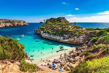 Eiland landschap op Mallorca, mooie baai strand Calo des Moro van Alex Winter