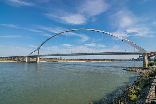 De Oversteek bij Nijmegen van de andere kant gezien