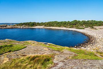 Landschap met baai op het eiland Merdø in Noorwegen