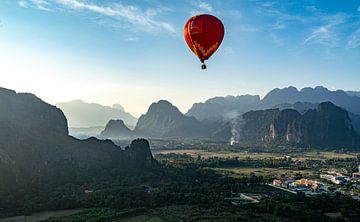 Luchtballon boven Vang Vieng van jorryt Meijer