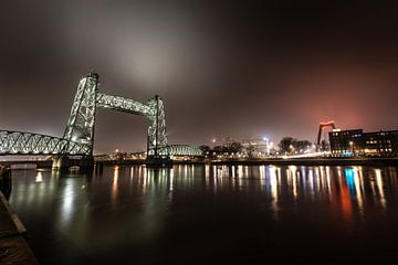 Der Aufzug und die Willemsbrug in Rotterdam von Mike Bot PhotographS