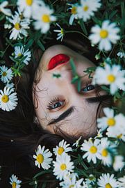 Bloemenmagie en sprankelende ogen van Poster Art Shop