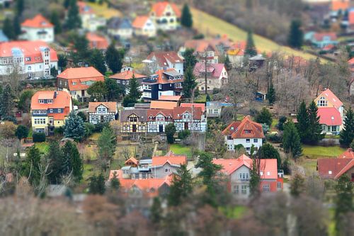 Luchtfoto van het romantische middeleeuwse stadje Wernigerode in het Harzgebergte in Duitsland