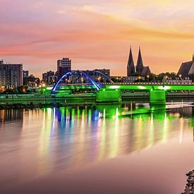 Frankfurt an der Oder - skyline van de stad bij zonsondergang van Frank Herrmann