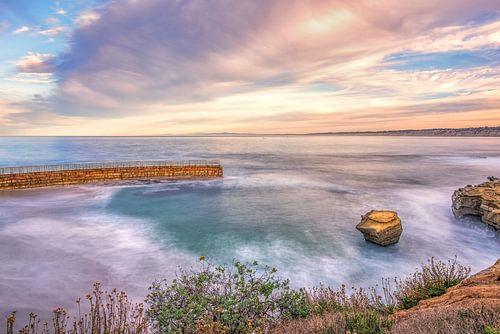 Zonsopgang op de zeedijk - La Jolla, Californië