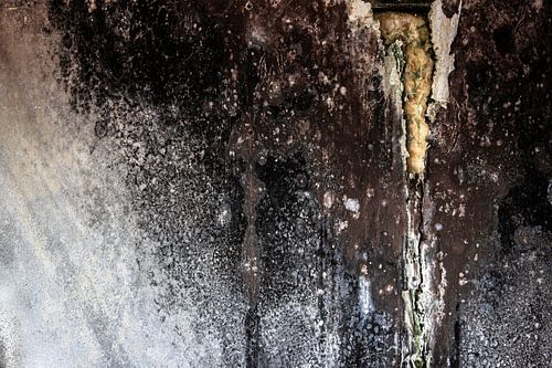 abstract detail vervallen muur oude fabriek urbex van Martzen Fotografie