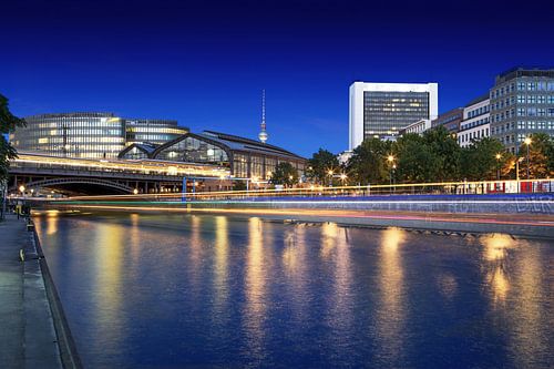 Berlijnse skyline op station Friedrichsstrasse