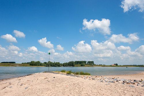 Landschap met rivier de Waal