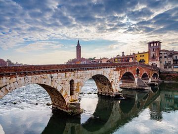 Verona stad met rivier van Mustafa Kurnaz