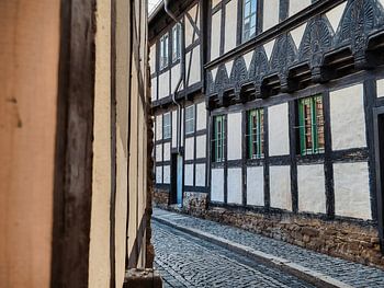 Verborgene Gasse – Zeitlose Fachwerkidylle in Wernigerode